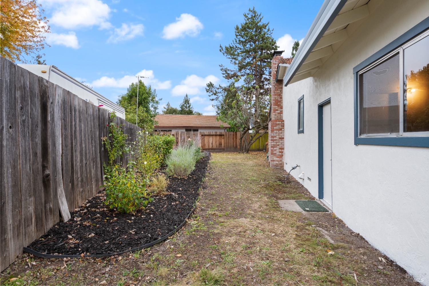 Detail Gallery Image 27 of 29 For 670 Este Madera Ct, Sonoma,  CA 95476 - 3 Beds | 2 Baths