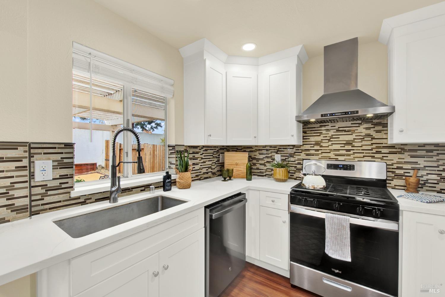 Detail Gallery Image 10 of 43 For 114 Birchwood Ct, Suisun City,  CA 94585 - 3 Beds | 2/1 Baths