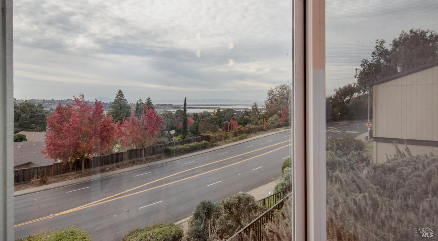 Detail Gallery Image 7 of 16 For 355 Parkview Ter #L12,  Vallejo,  CA 94589 - 2 Beds | 2 Baths