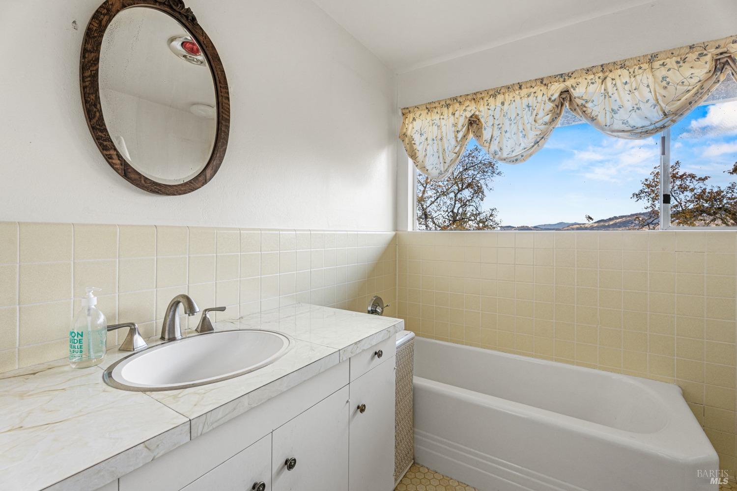 Detail Gallery Image 15 of 32 For 3003 Deerwood Dr, Ukiah,  CA 95482 - 3 Beds | 2/1 Baths