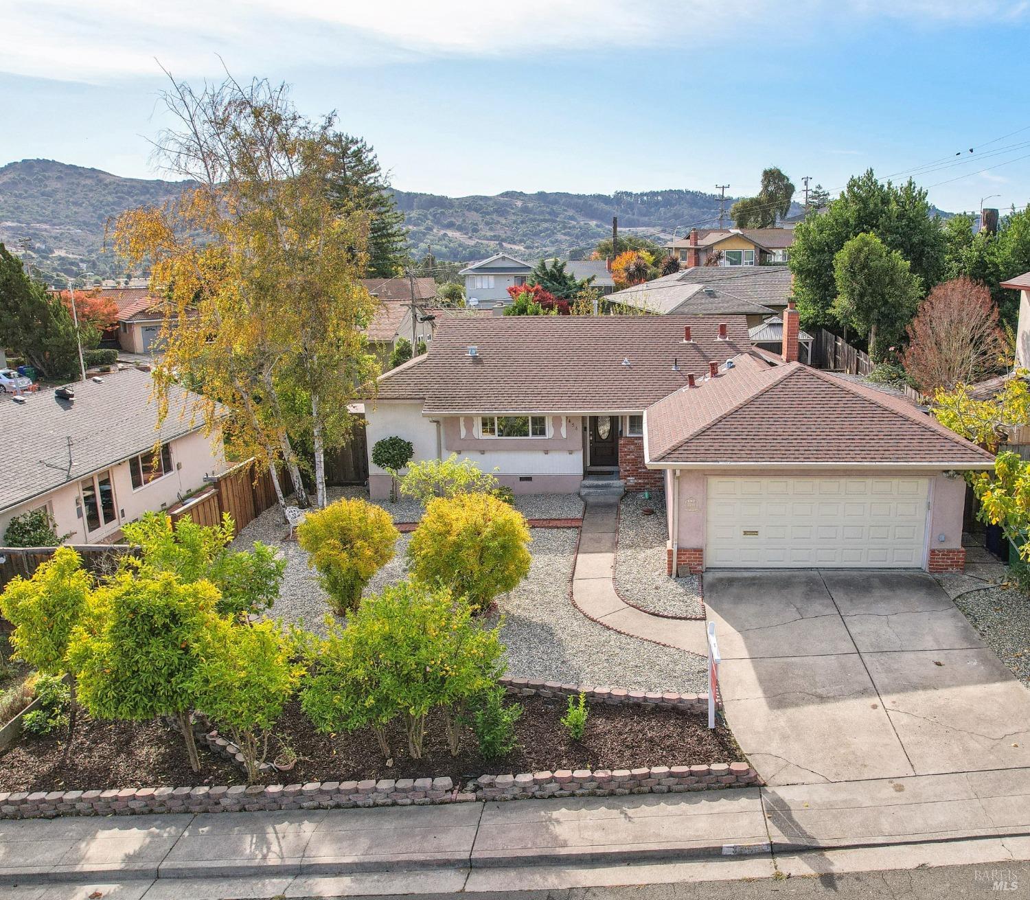 Detail Gallery Image 1 of 31 For 3456 Stewarton Dr, El Sobrante,  CA 94803 - 3 Beds | 2 Baths