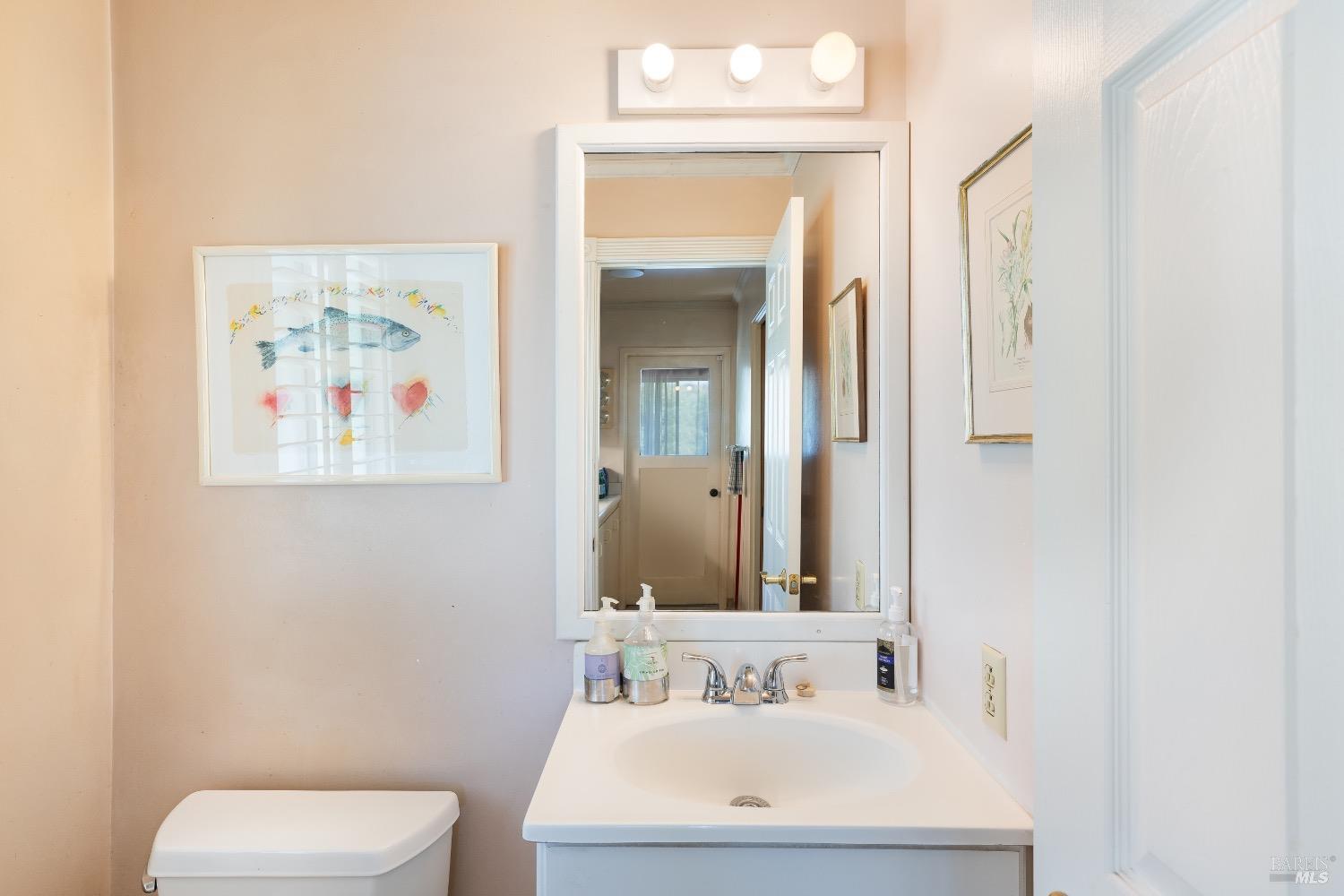 Detail Gallery Image 16 of 26 For 1768 Main St, Saint Helena,  CA 94574 - 3 Beds | 1/1 Baths