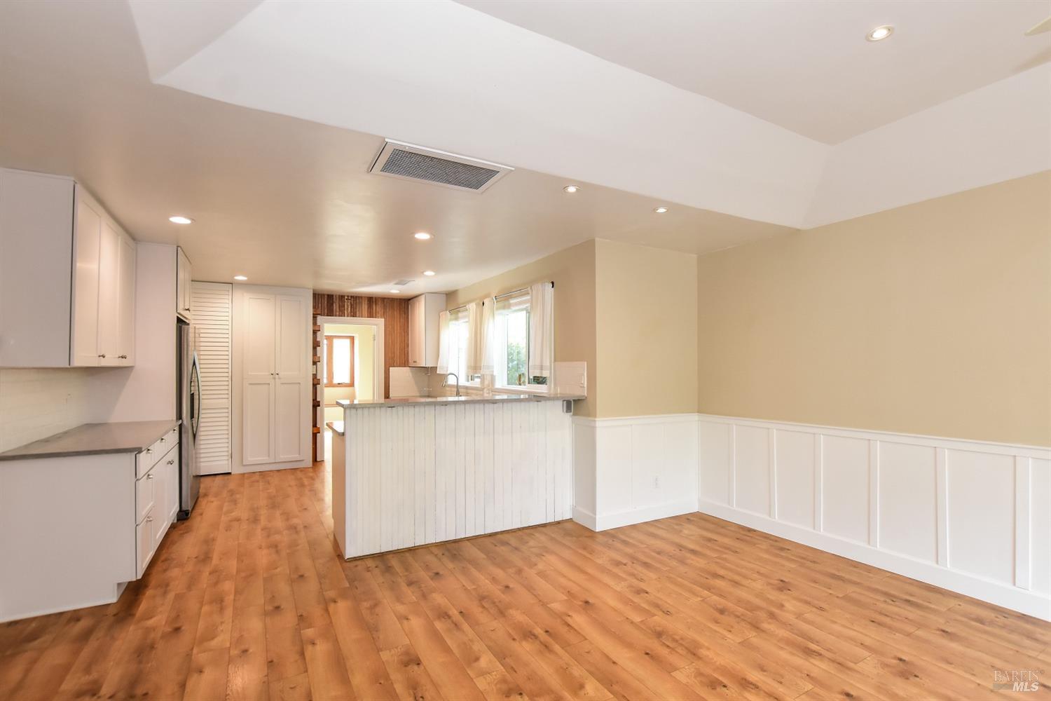 Detail Gallery Image 10 of 34 For 144 Vallejo Ave, Sonoma,  CA 95476 - 2 Beds | 2 Baths