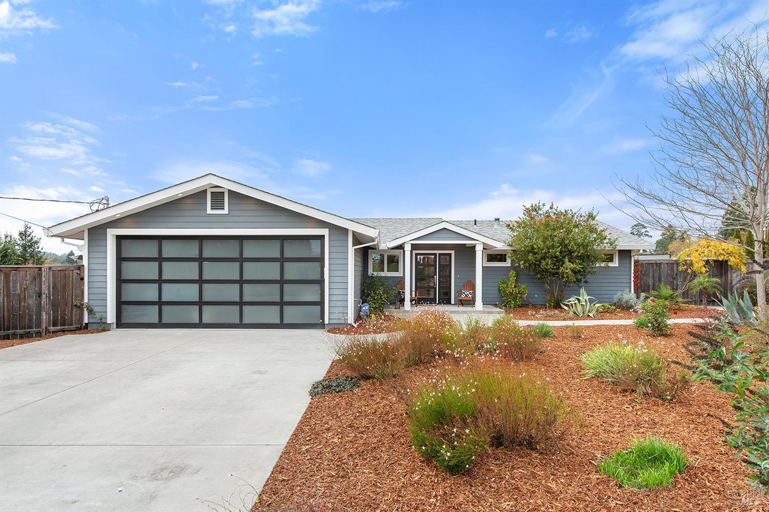 Detail Gallery Image 2 of 45 For 8950 Ross Station Rd, Sebastopol,  CA 95472 - 4 Beds | 3/2 Baths