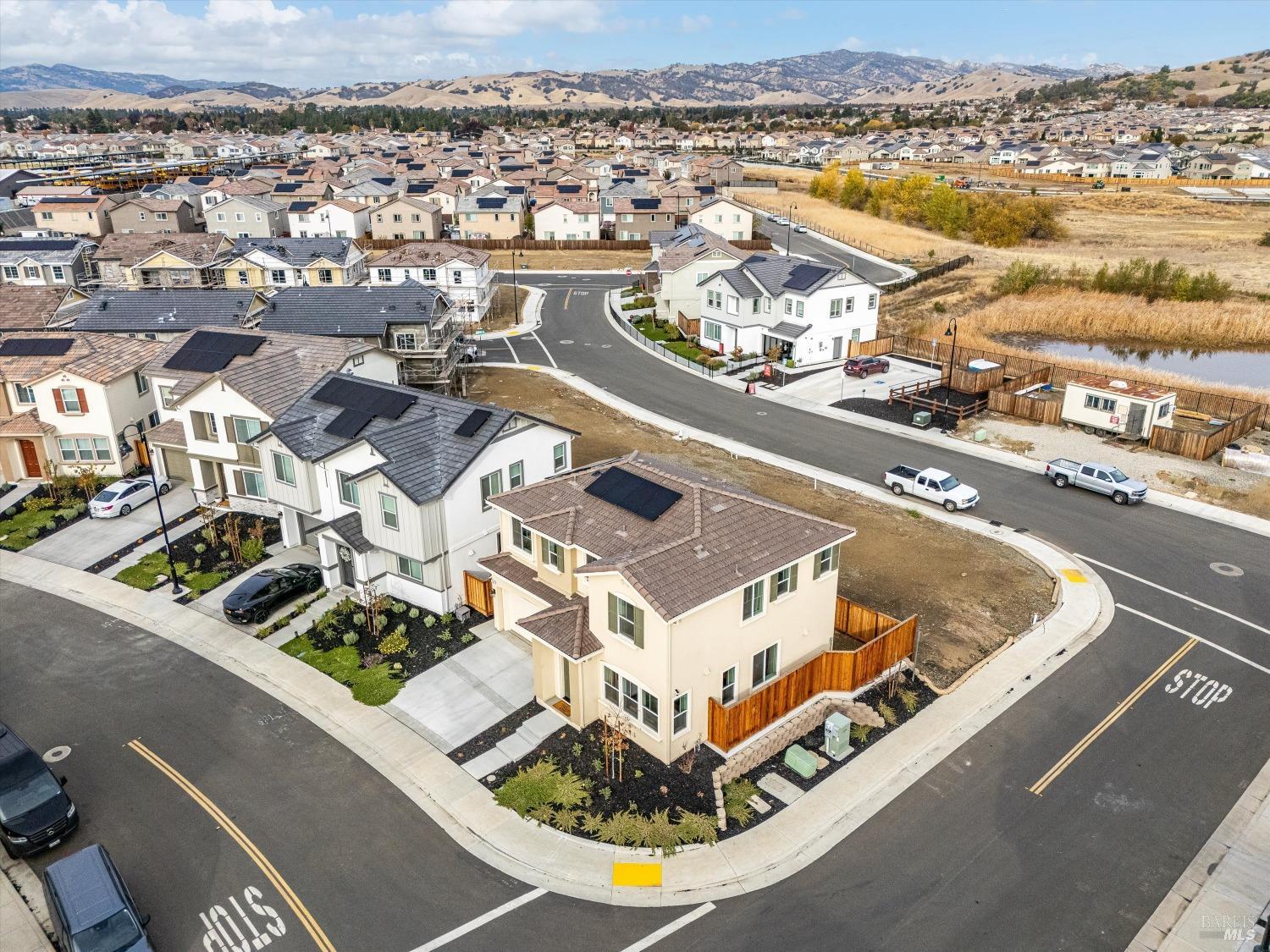 Detail Gallery Image 33 of 37 For 1588 Perennial Way, Fairfield,  CA 94533 - 3 Beds | 2/1 Baths