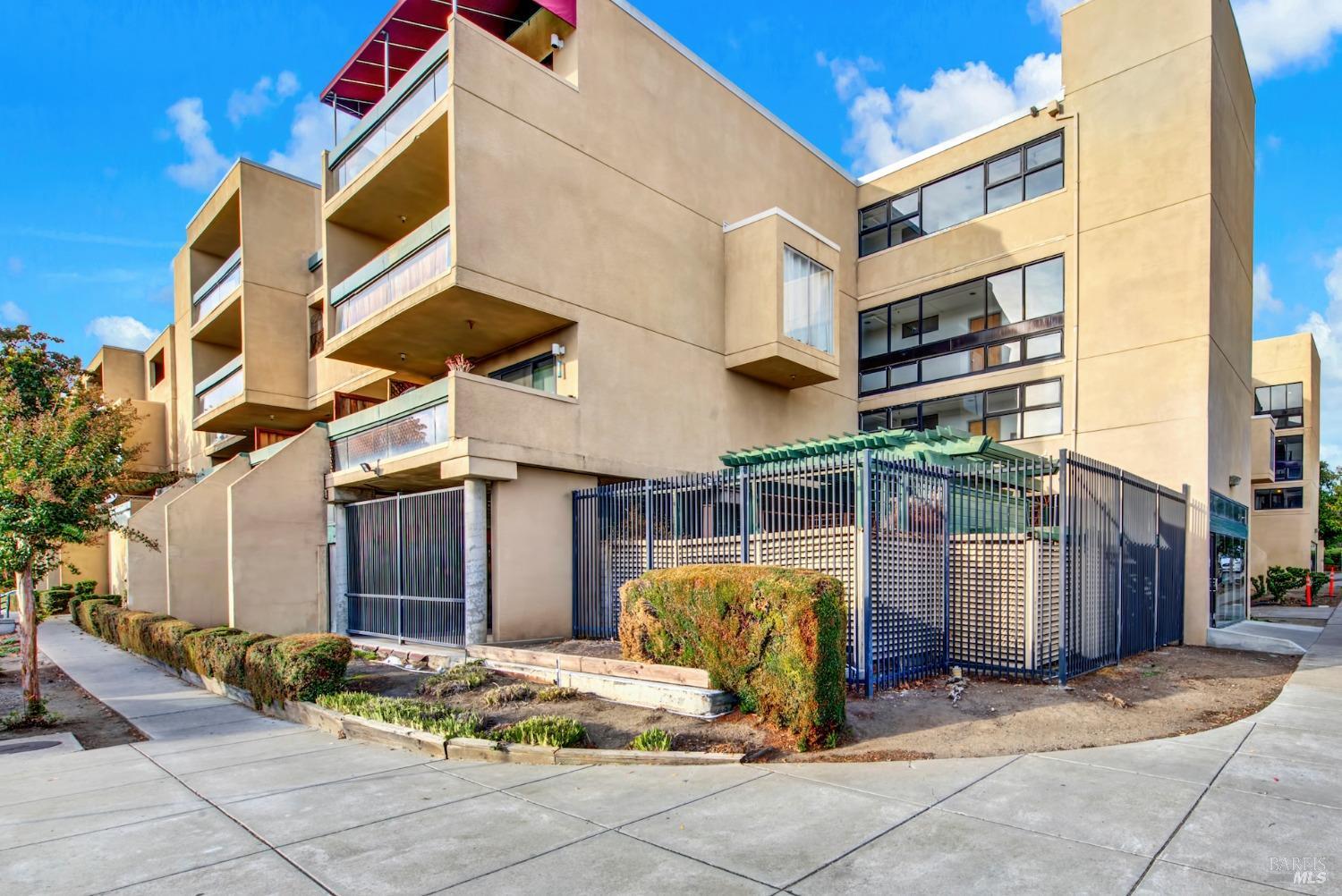 Detail Gallery Image 1 of 54 For 1771 Broadway St #226,  Concord,  CA 94520 - 1 Beds | 1 Baths