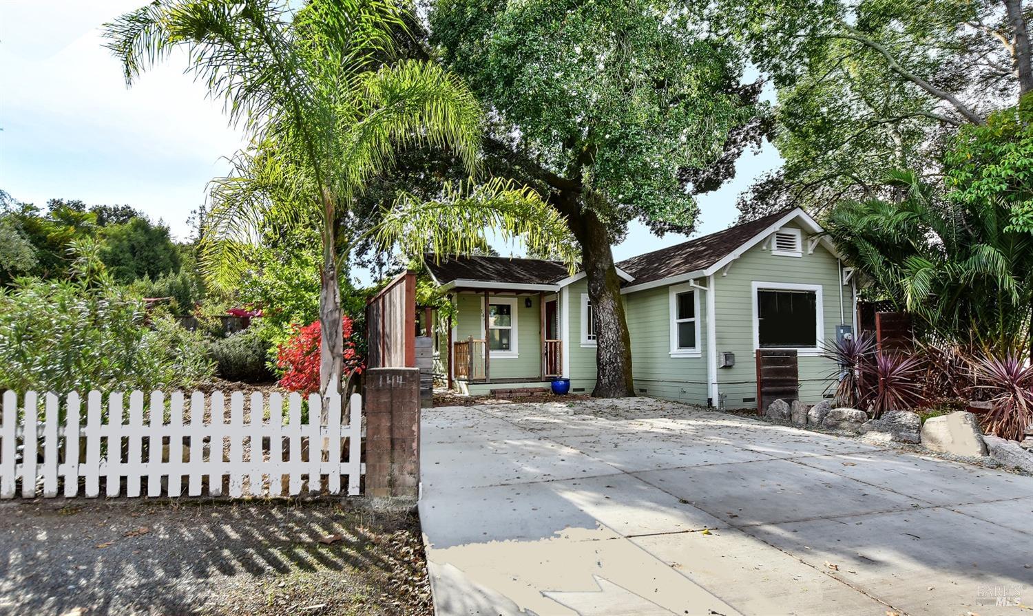 Detail Gallery Image 3 of 34 For 144 Vallejo Ave, Sonoma,  CA 95476 - 2 Beds | 2 Baths