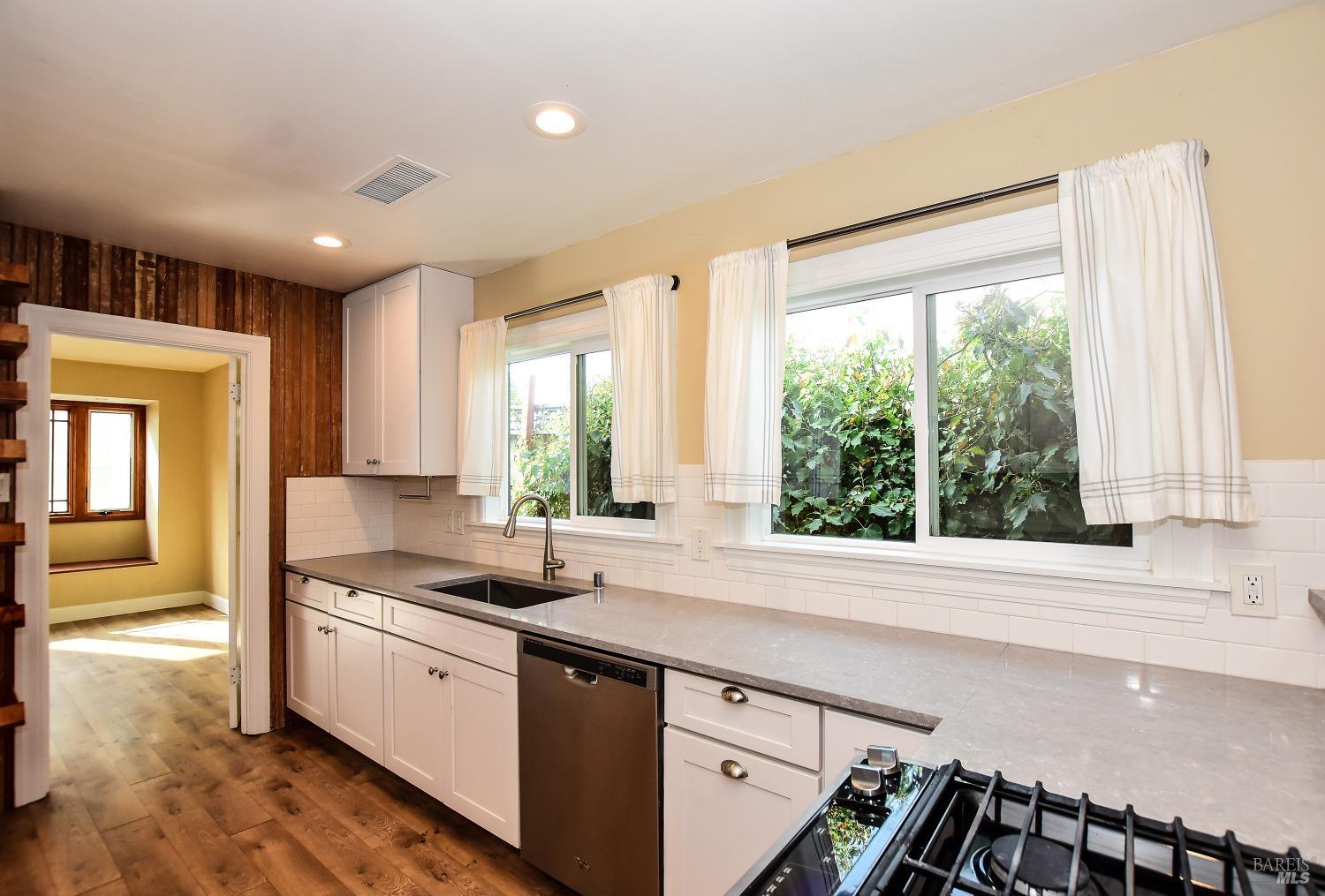 Detail Gallery Image 13 of 34 For 144 Vallejo Ave, Sonoma,  CA 95476 - 2 Beds | 2 Baths