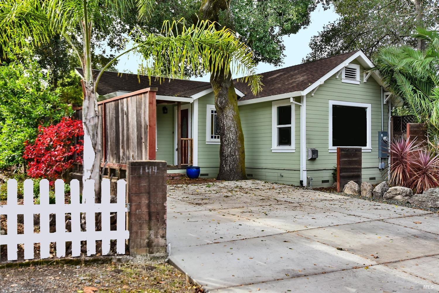 Detail Gallery Image 1 of 34 For 144 Vallejo Ave, Sonoma,  CA 95476 - 2 Beds | 2 Baths