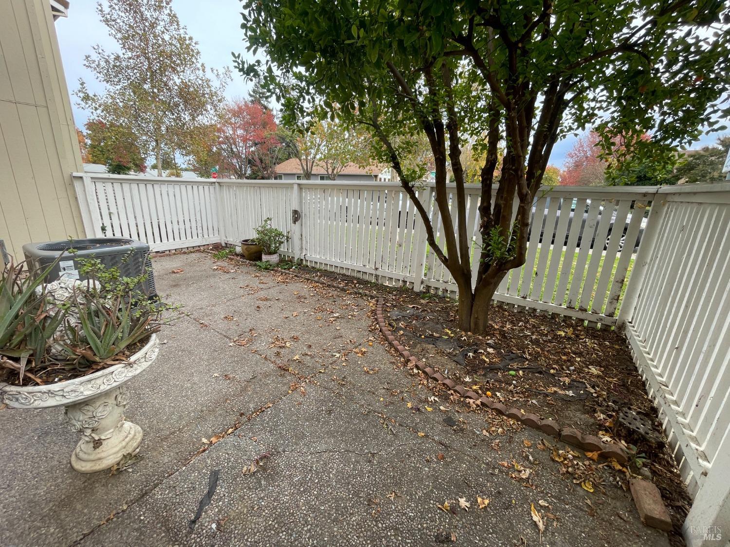 Detail Gallery Image 3 of 3 For 104 Arcadia Dr, Vacaville,  CA 95687 - 3 Beds | 2/1 Baths