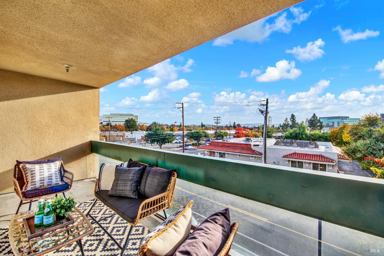 Detail Gallery Image 3 of 54 For 1771 Broadway St #226,  Concord,  CA 94520 - 1 Beds | 1 Baths