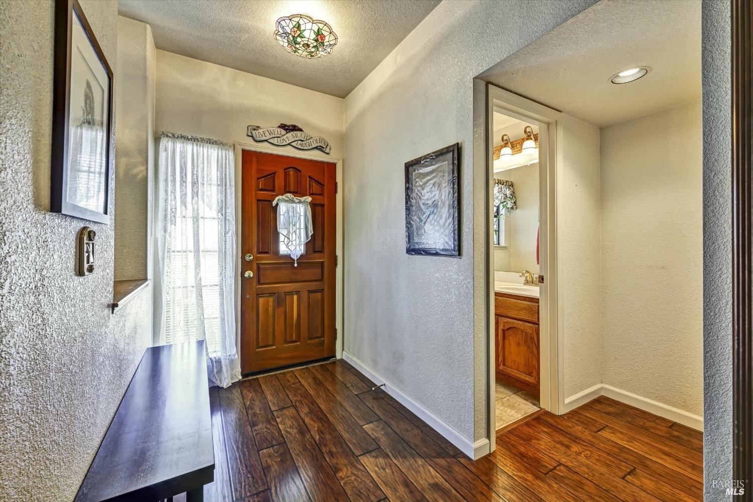 Detail Gallery Image 14 of 23 For 545 Fountain Way, Dixon,  CA 95620 - 3 Beds | 2/1 Baths