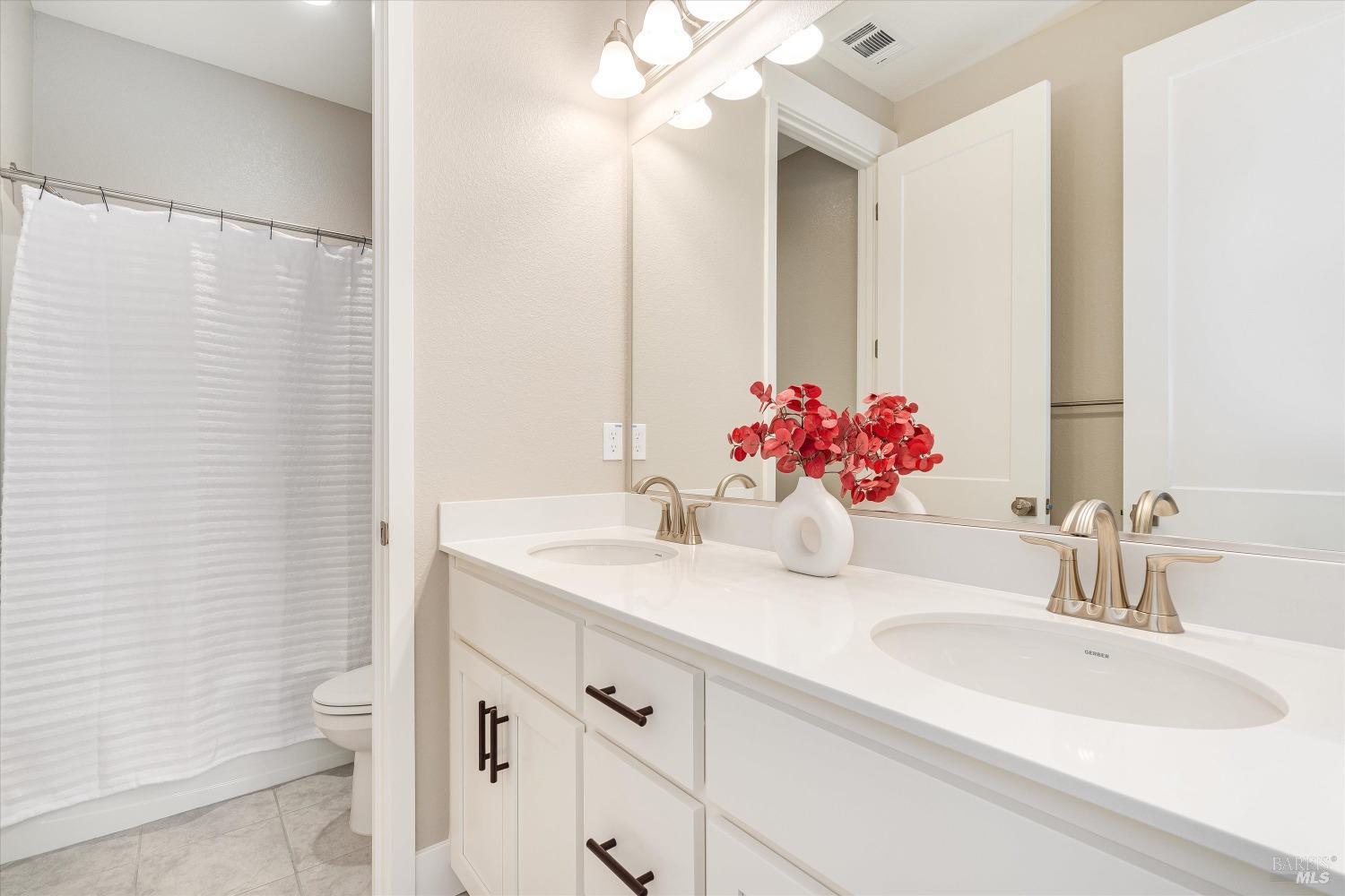 Detail Gallery Image 18 of 37 For 1588 Perennial Way, Fairfield,  CA 94533 - 3 Beds | 2/1 Baths