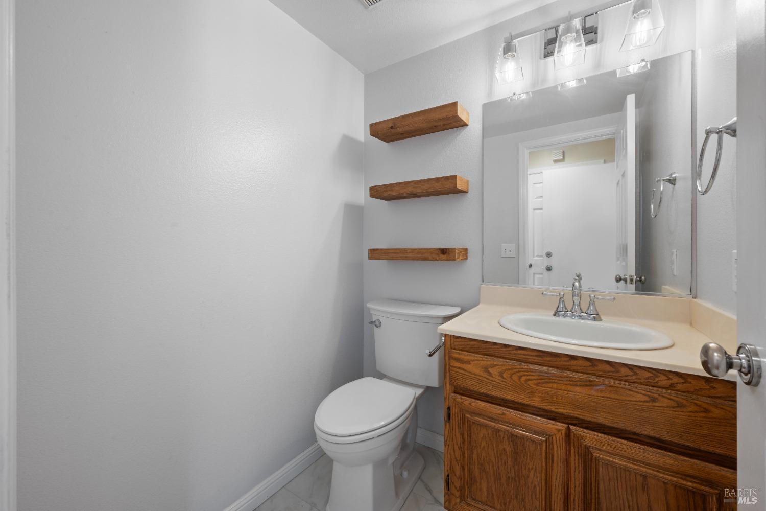 Detail Gallery Image 11 of 38 For 1071 La Contenta Ct, Windsor,  CA 95492 - 3 Beds | 2/1 Baths