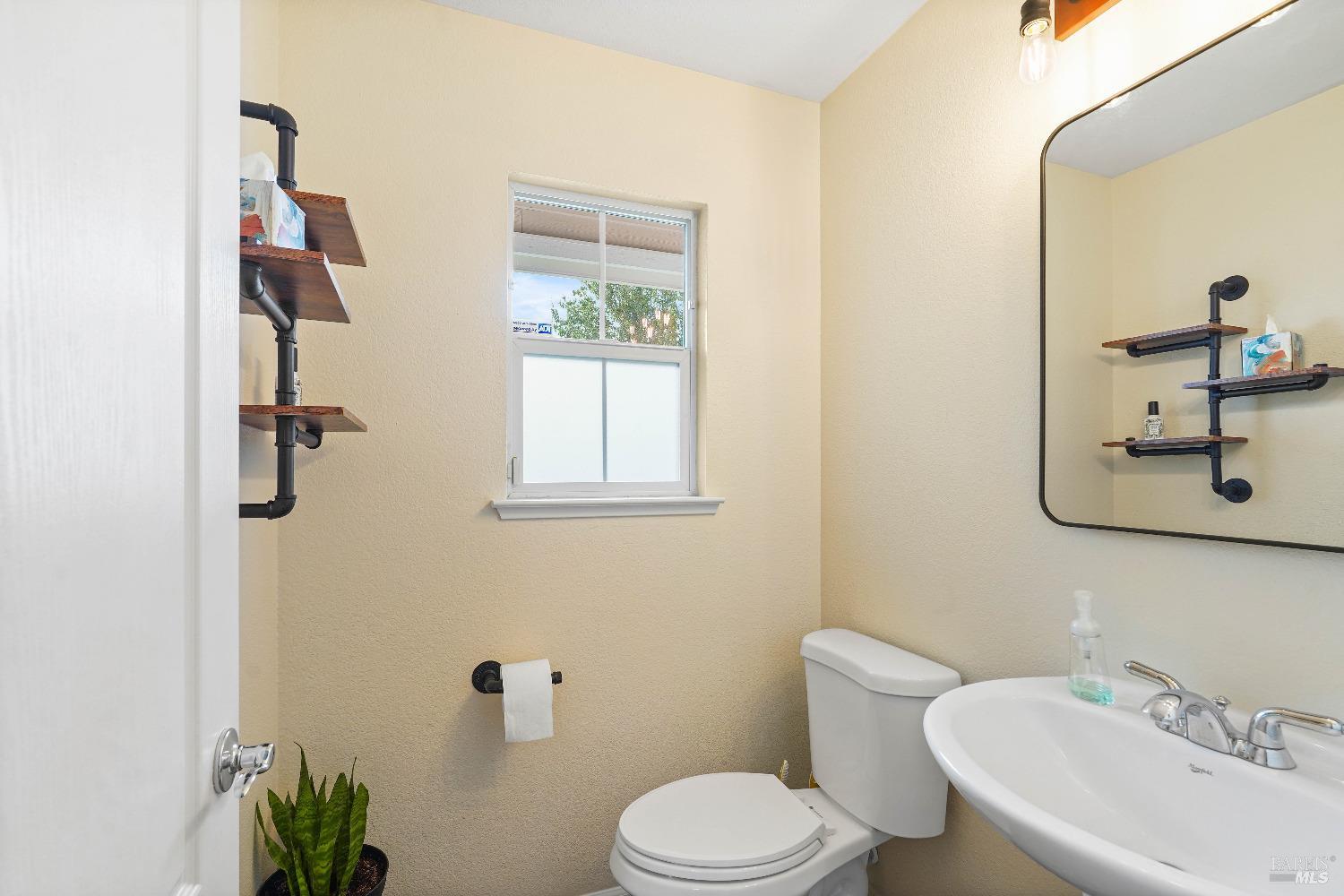 Detail Gallery Image 5 of 33 For 3155 Puffin Cir, Fairfield,  CA 94533 - 3 Beds | 2/1 Baths