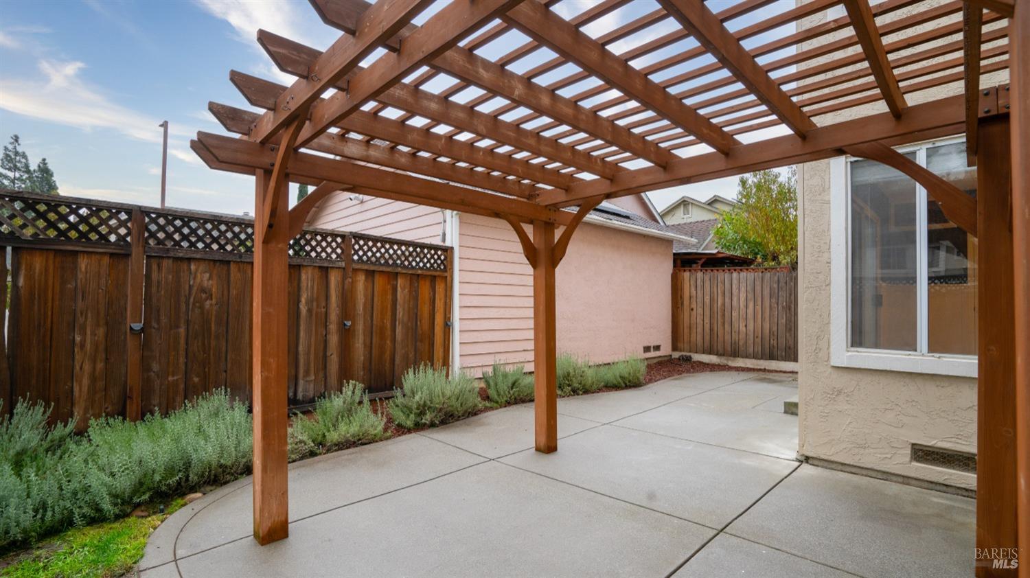 Detail Gallery Image 10 of 42 For 915 Beechwood Cir, Suisun City,  CA 94585 - 3 Beds | 2/1 Baths