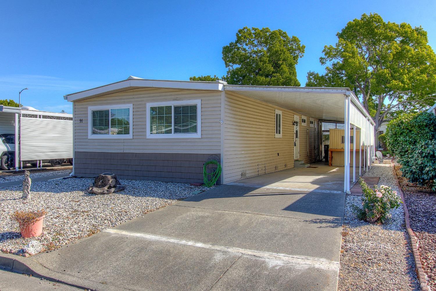 Detail Gallery Image 2 of 24 For 91 Westgate Cir, Santa Rosa,  CA 95401 - 2 Beds | 2 Baths