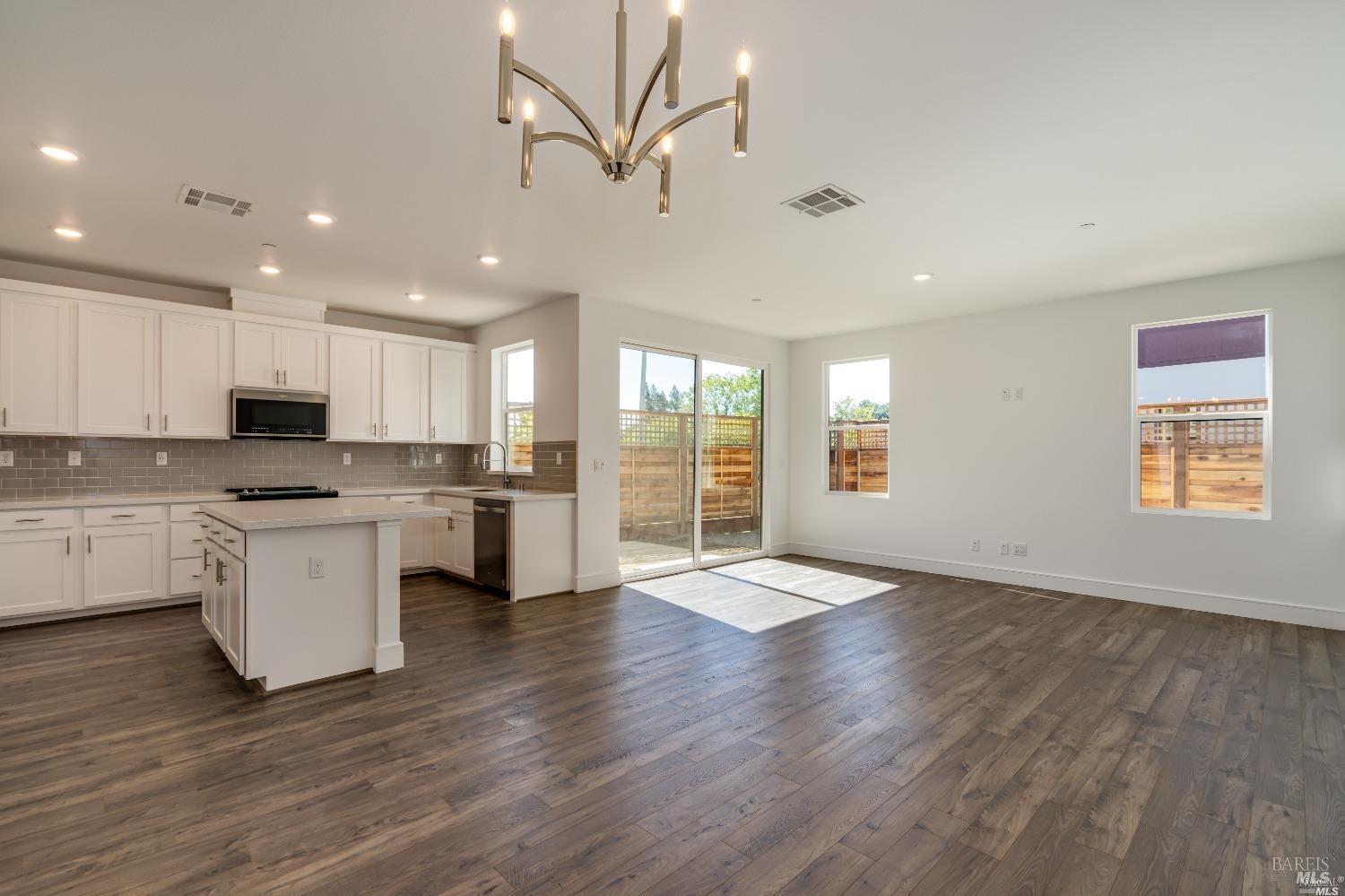 Detail Gallery Image 1 of 10 For 1687 Tecado Dr, Santa Rosa,  CA 95403 - 3 Beds | 2/1 Baths