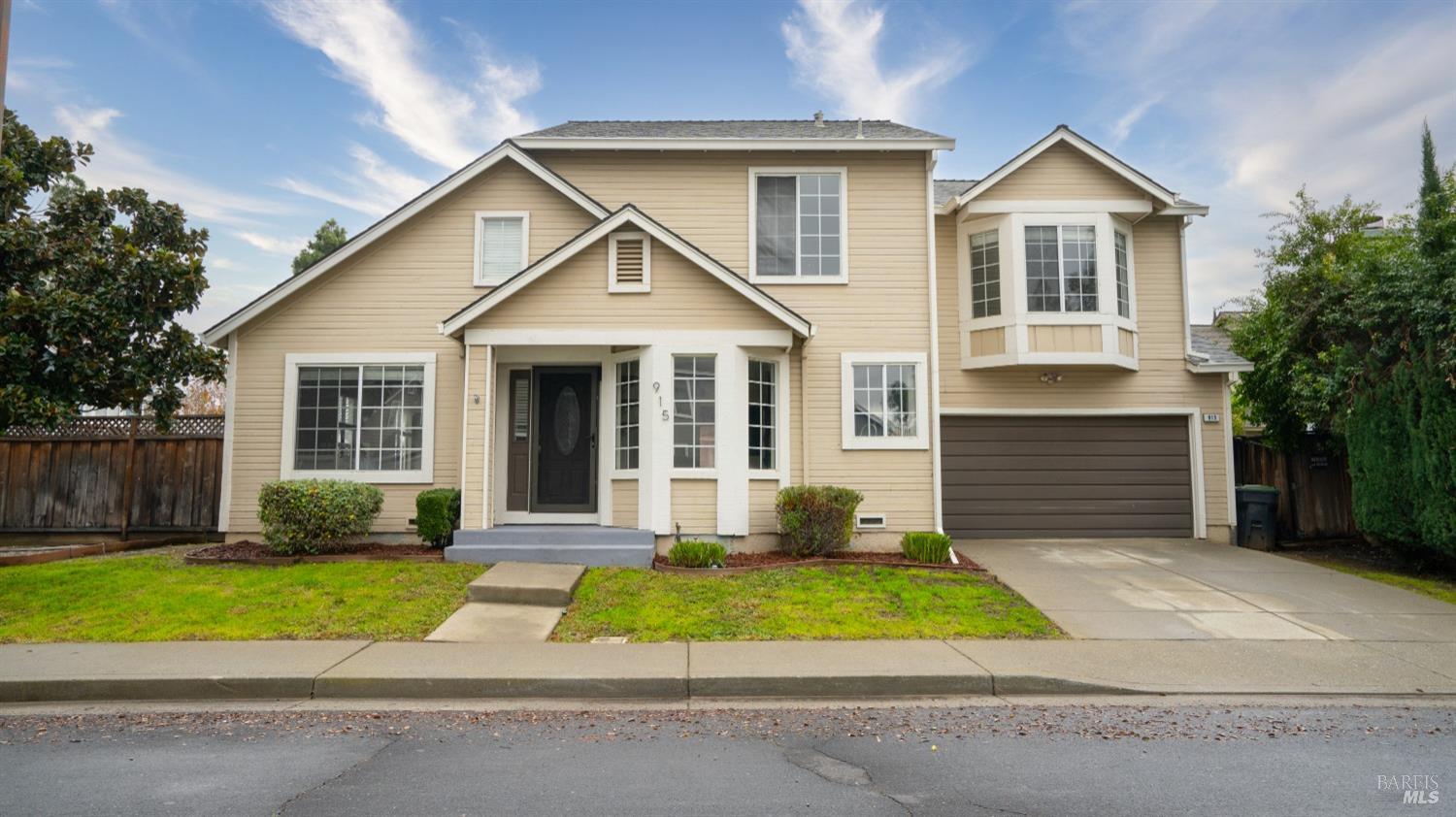 Detail Gallery Image 2 of 42 For 915 Beechwood Cir, Suisun City,  CA 94585 - 3 Beds | 2/1 Baths