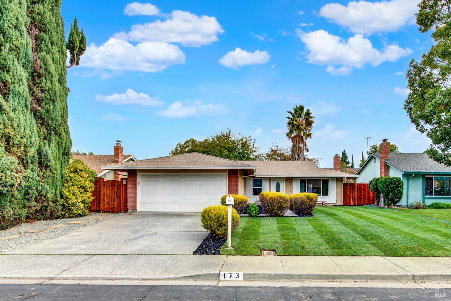 Detail Gallery Image 3 of 51 For 173 Edwin Dr, Vacaville,  CA 95687 - 3 Beds | 2 Baths