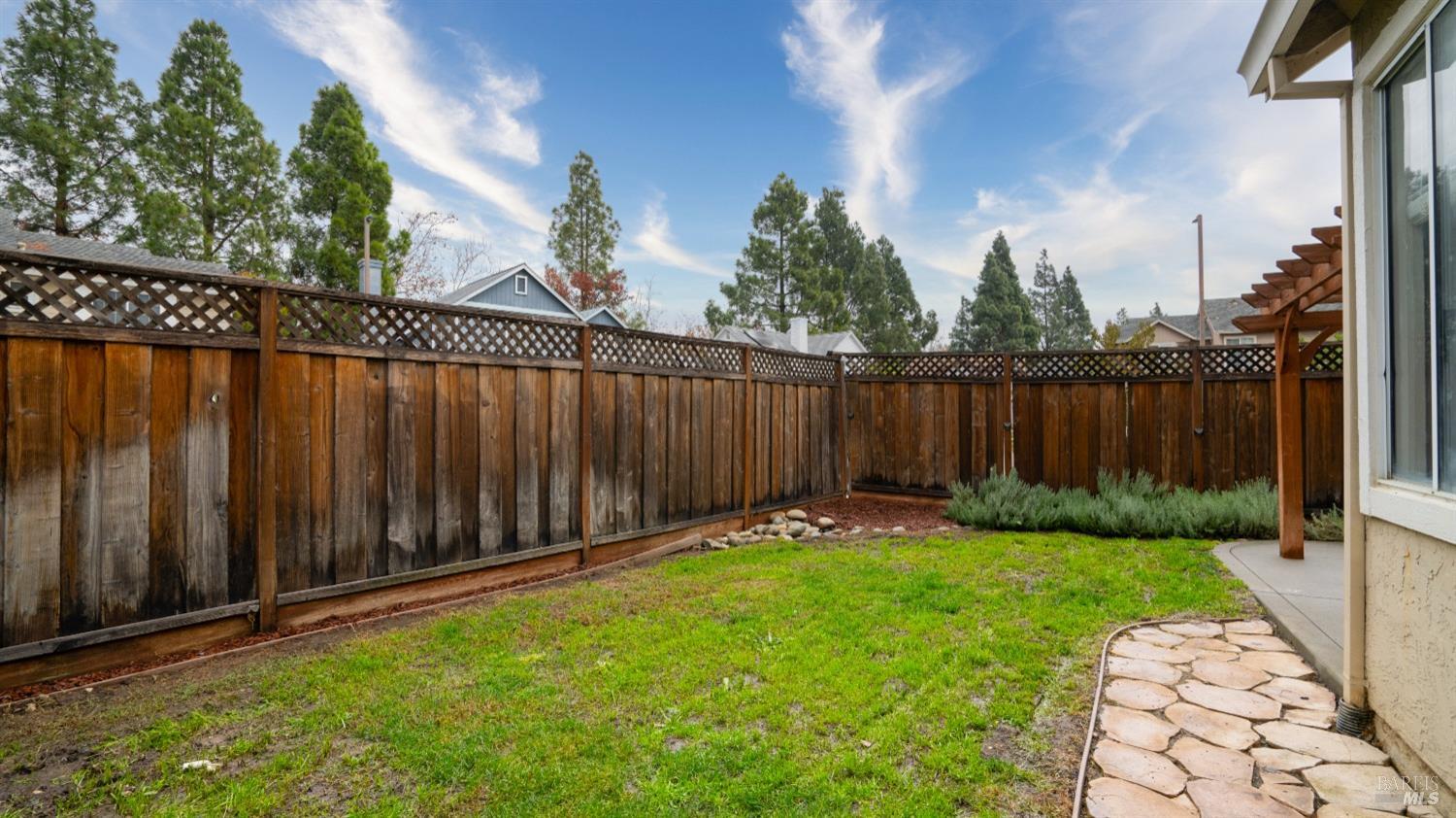 Detail Gallery Image 11 of 42 For 915 Beechwood Cir, Suisun City,  CA 94585 - 3 Beds | 2/1 Baths