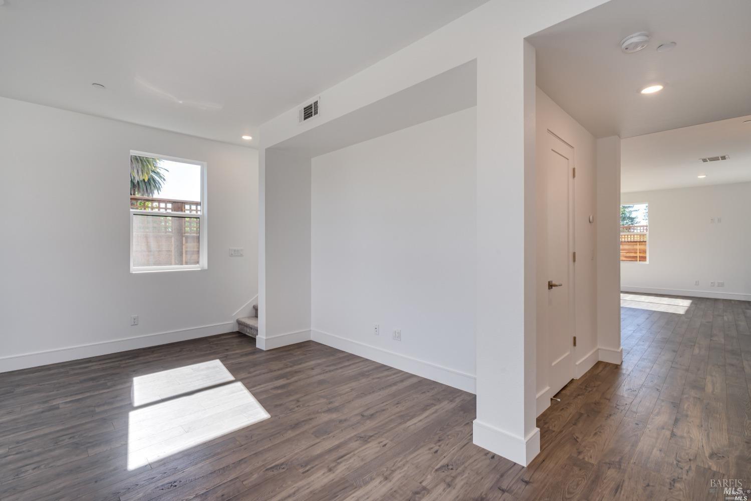 Detail Gallery Image 3 of 10 For 1687 Tecado Dr, Santa Rosa,  CA 95403 - 3 Beds | 2/1 Baths