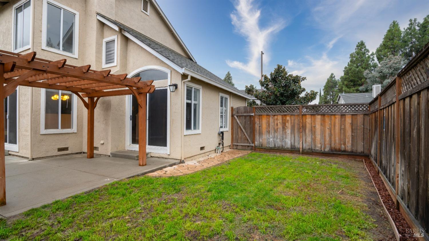 Detail Gallery Image 9 of 42 For 915 Beechwood Cir, Suisun City,  CA 94585 - 3 Beds | 2/1 Baths