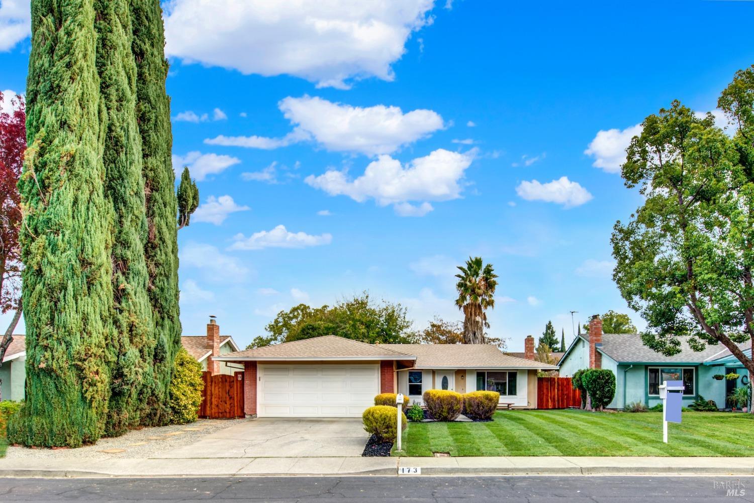 Detail Gallery Image 2 of 51 For 173 Edwin Dr, Vacaville,  CA 95687 - 3 Beds | 2 Baths