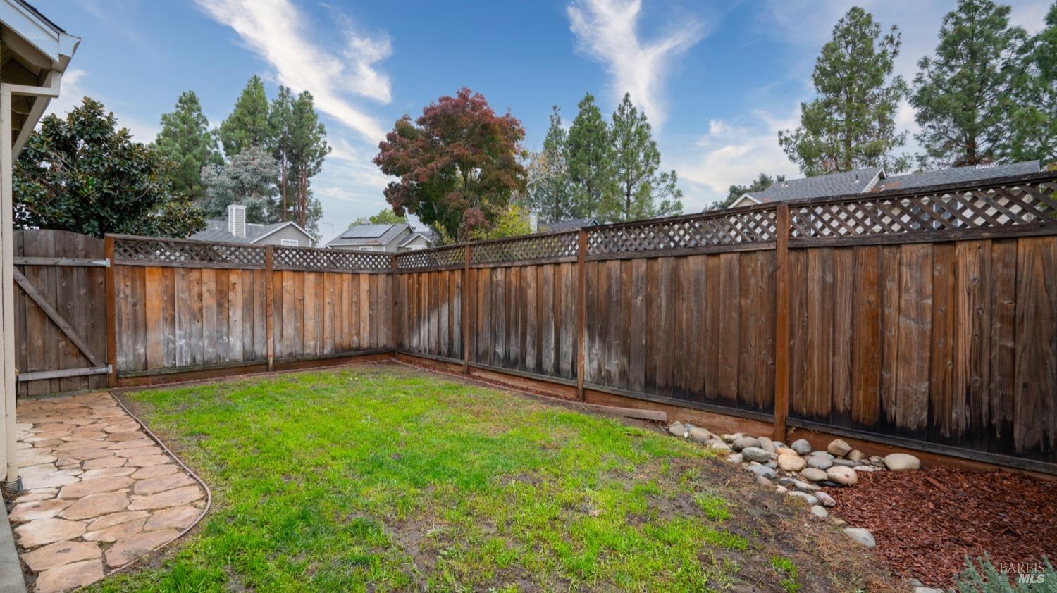 Detail Gallery Image 7 of 42 For 915 Beechwood Cir, Suisun City,  CA 94585 - 3 Beds | 2/1 Baths