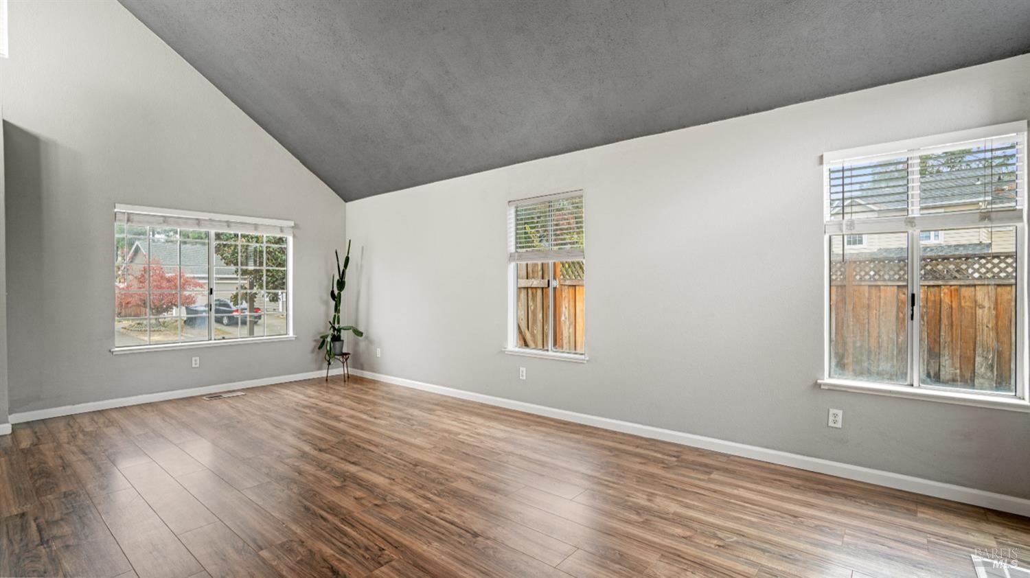 Detail Gallery Image 21 of 42 For 915 Beechwood Cir, Suisun City,  CA 94585 - 3 Beds | 2/1 Baths