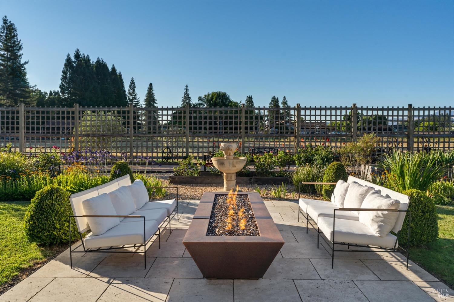 Detail Gallery Image 29 of 82 For 515 Westside Rd, Healdsburg,  CA 95448 - 4 Beds | 4/2 Baths