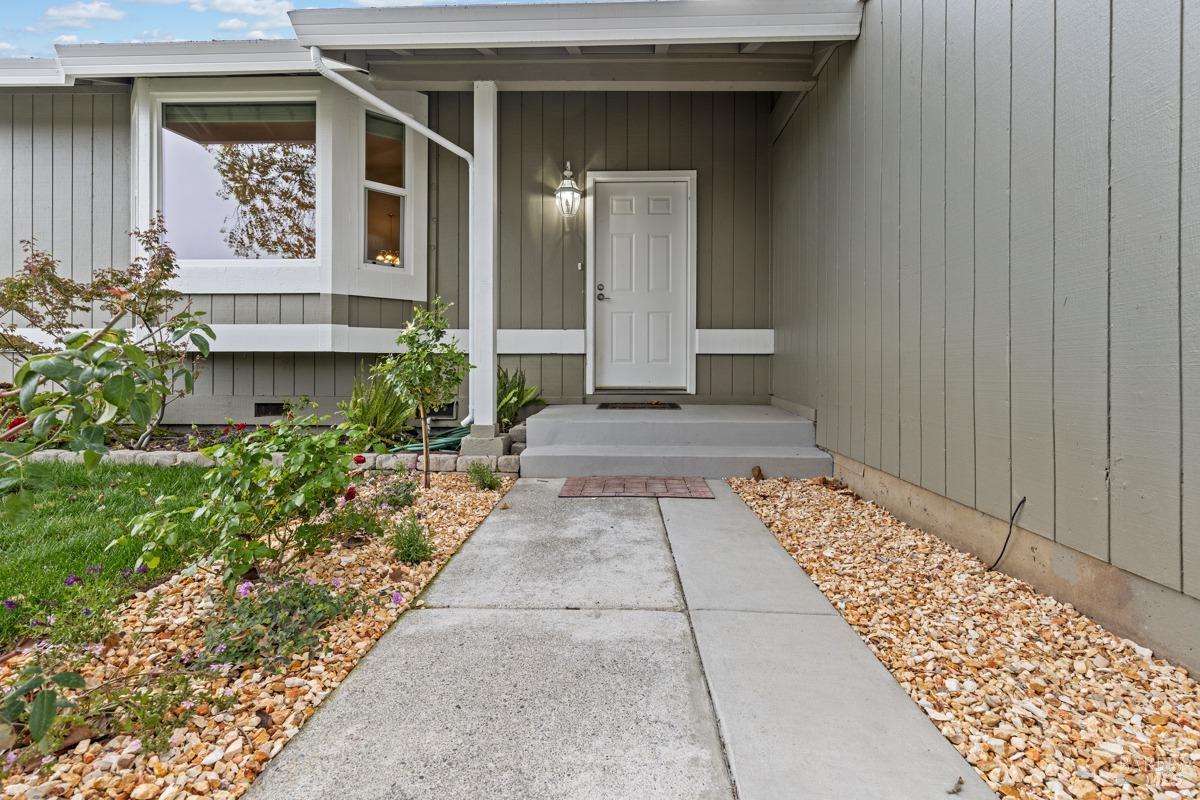 Detail Gallery Image 2 of 55 For 5674 Carriage Ln, Santa Rosa,  CA 95403 - 4 Beds | 2/1 Baths