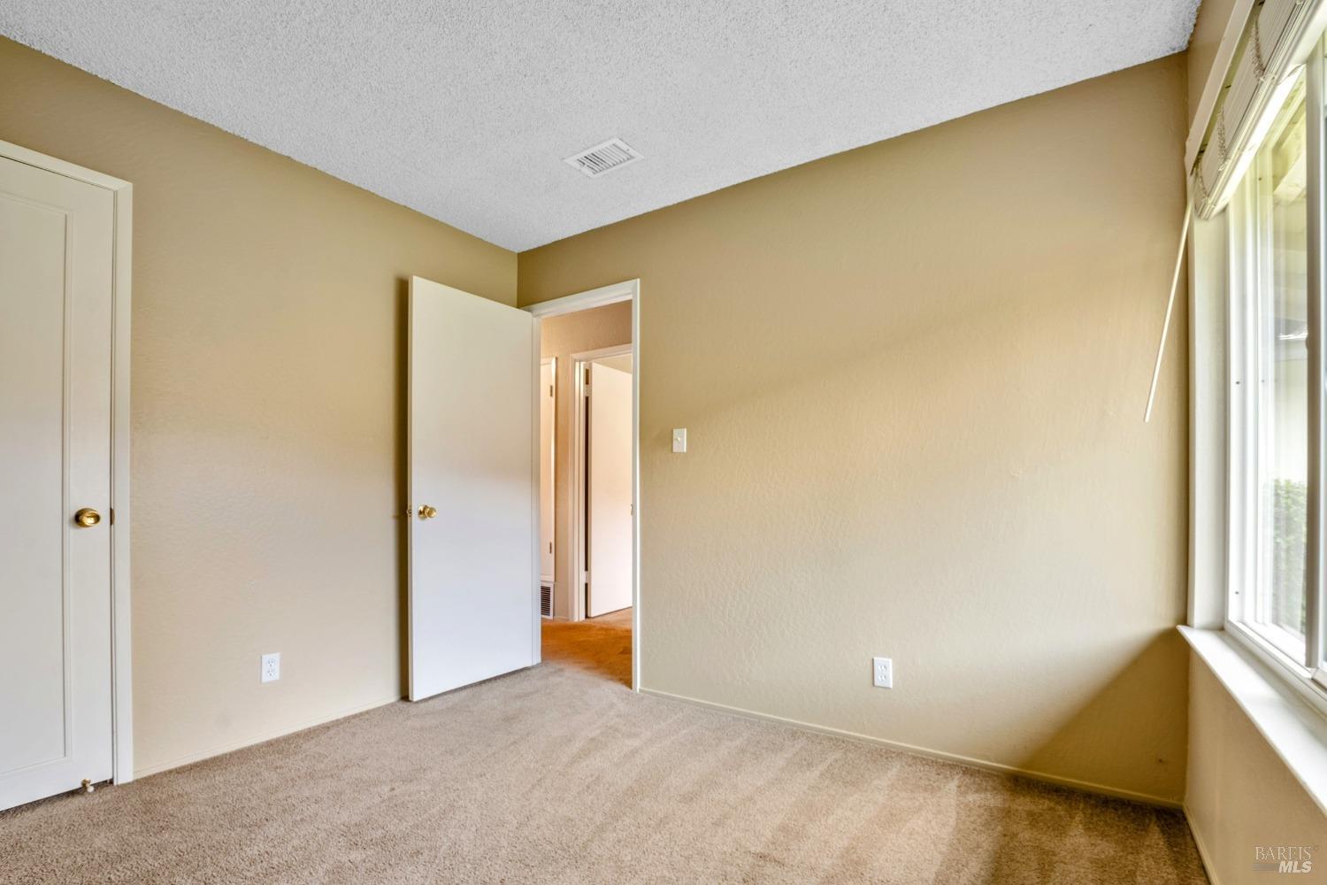 Detail Gallery Image 22 of 37 For 3560 Twin Oaks Dr, Napa,  CA 94558 - 4 Beds | 2 Baths