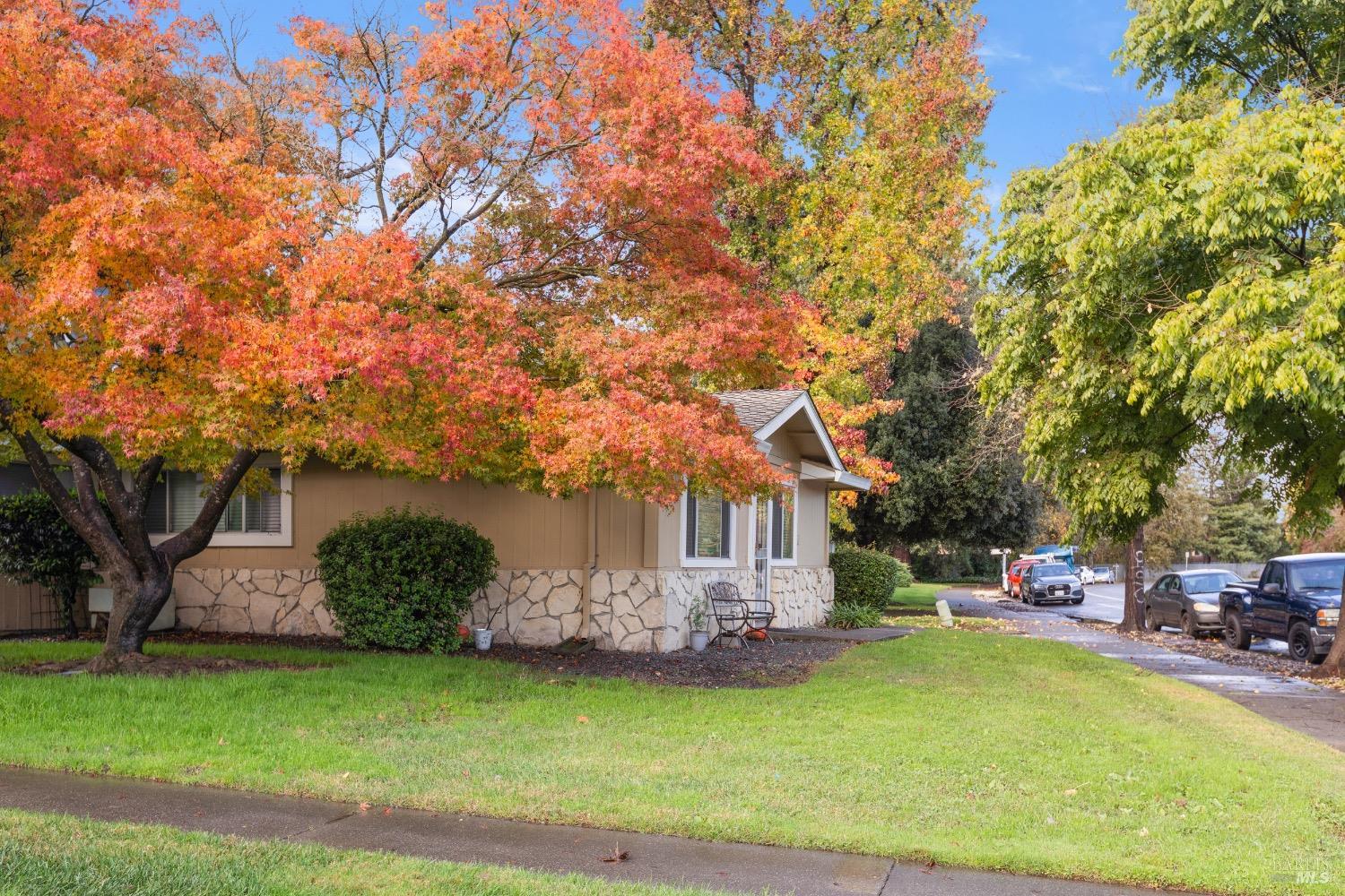 Detail Gallery Image 2 of 26 For 2527 Coffey Ln, Santa Rosa,  CA 95403 - 2 Beds | 1 Baths