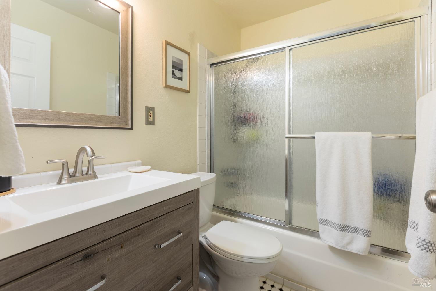 Detail Gallery Image 18 of 26 For 2527 Coffey Ln, Santa Rosa,  CA 95403 - 2 Beds | 1 Baths