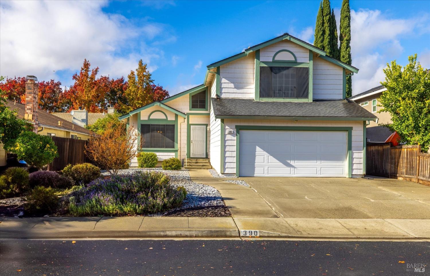 Detail Gallery Image 2 of 66 For 390 Danbury Cir, Vacaville,  CA 95687 - 4 Beds | 3 Baths