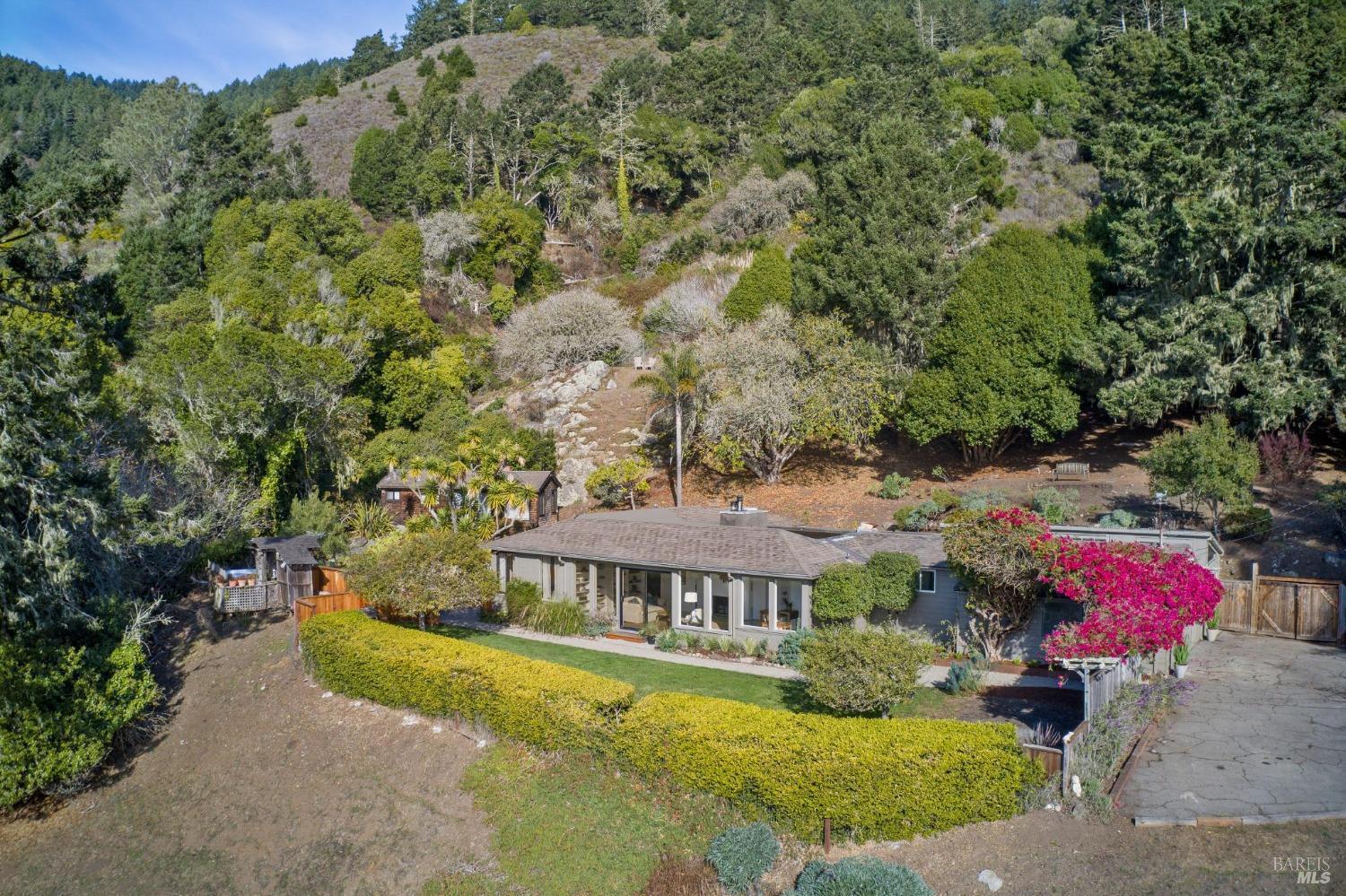 Detail Gallery Image 1 of 67 For 7500 Panoramic Hwy, Stinson Beach,  CA 94970 - 3 Beds | 2 Baths