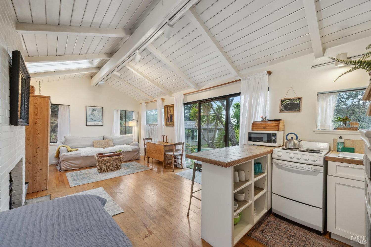 Detail Gallery Image 40 of 67 For 7500 Panoramic Hwy, Stinson Beach,  CA 94970 - 3 Beds | 2 Baths