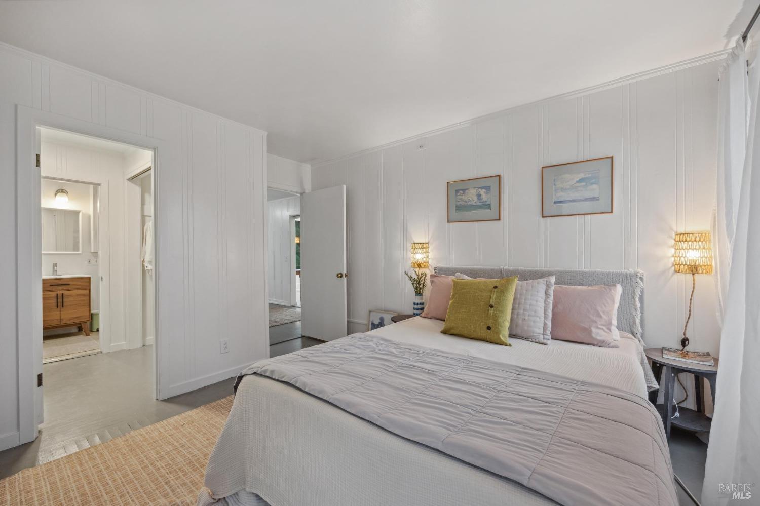 Detail Gallery Image 24 of 67 For 7500 Panoramic Hwy, Stinson Beach,  CA 94970 - 3 Beds | 2 Baths