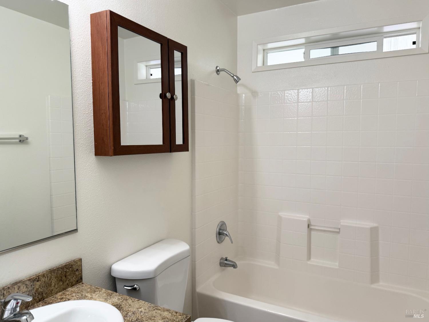 Detail Gallery Image 16 of 18 For 65 Leisure Park Cir, Santa Rosa,  CA 95401 - 3 Beds | 2 Baths