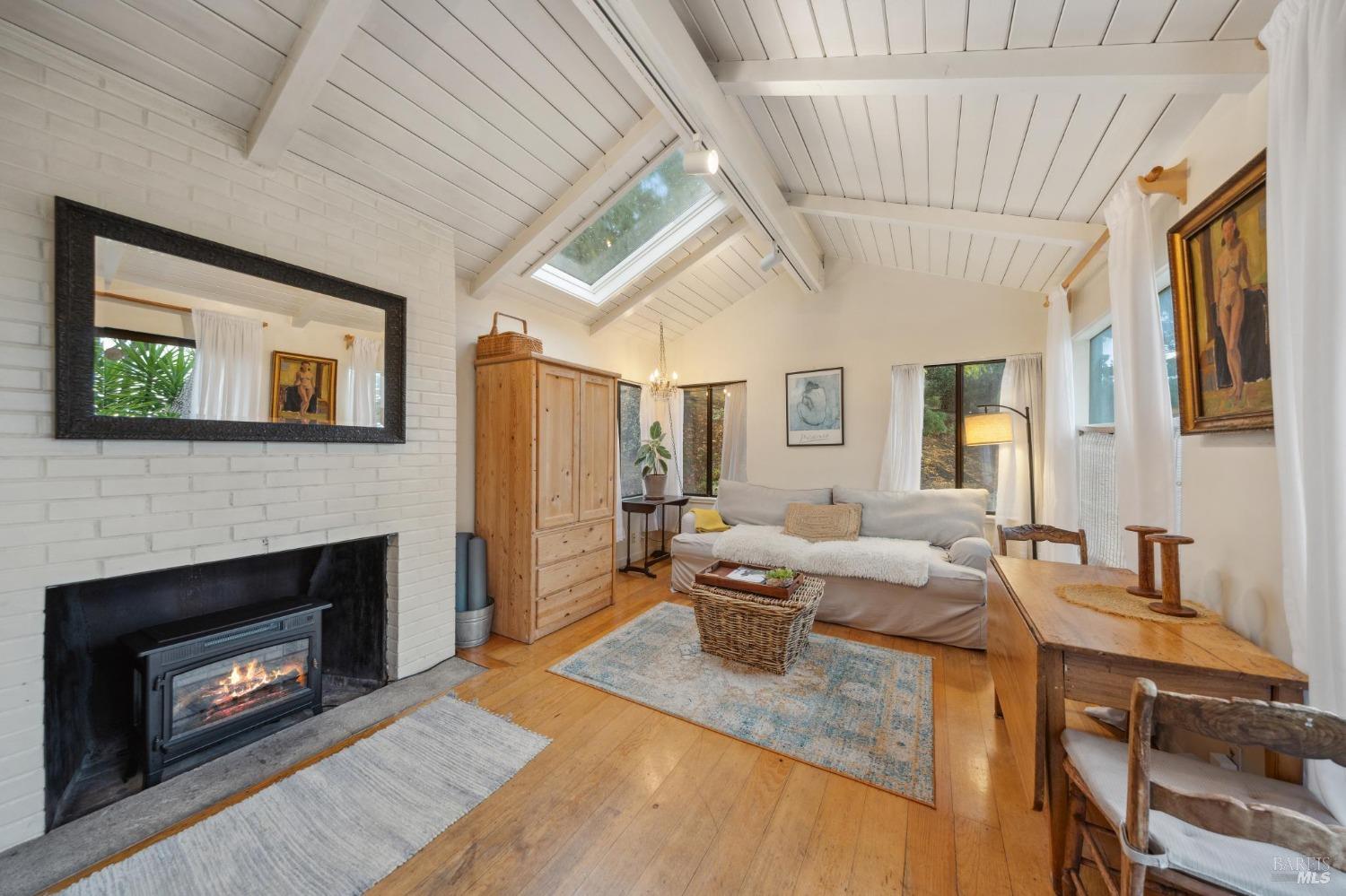 Detail Gallery Image 37 of 67 For 7500 Panoramic Hwy, Stinson Beach,  CA 94970 - 3 Beds | 2 Baths