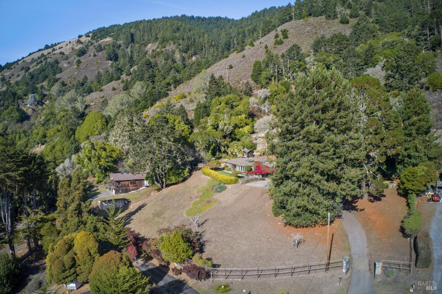 Detail Gallery Image 3 of 67 For 7500 Panoramic Hwy, Stinson Beach,  CA 94970 - 3 Beds | 2 Baths