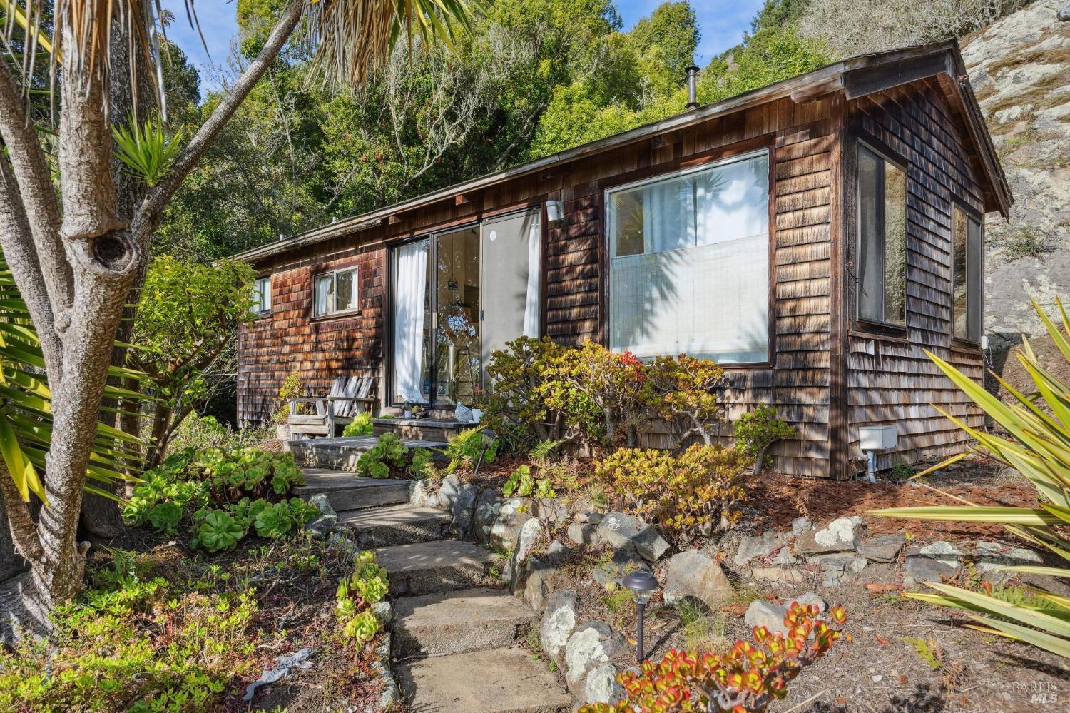 Detail Gallery Image 35 of 67 For 7500 Panoramic Hwy, Stinson Beach,  CA 94970 - 3 Beds | 2 Baths