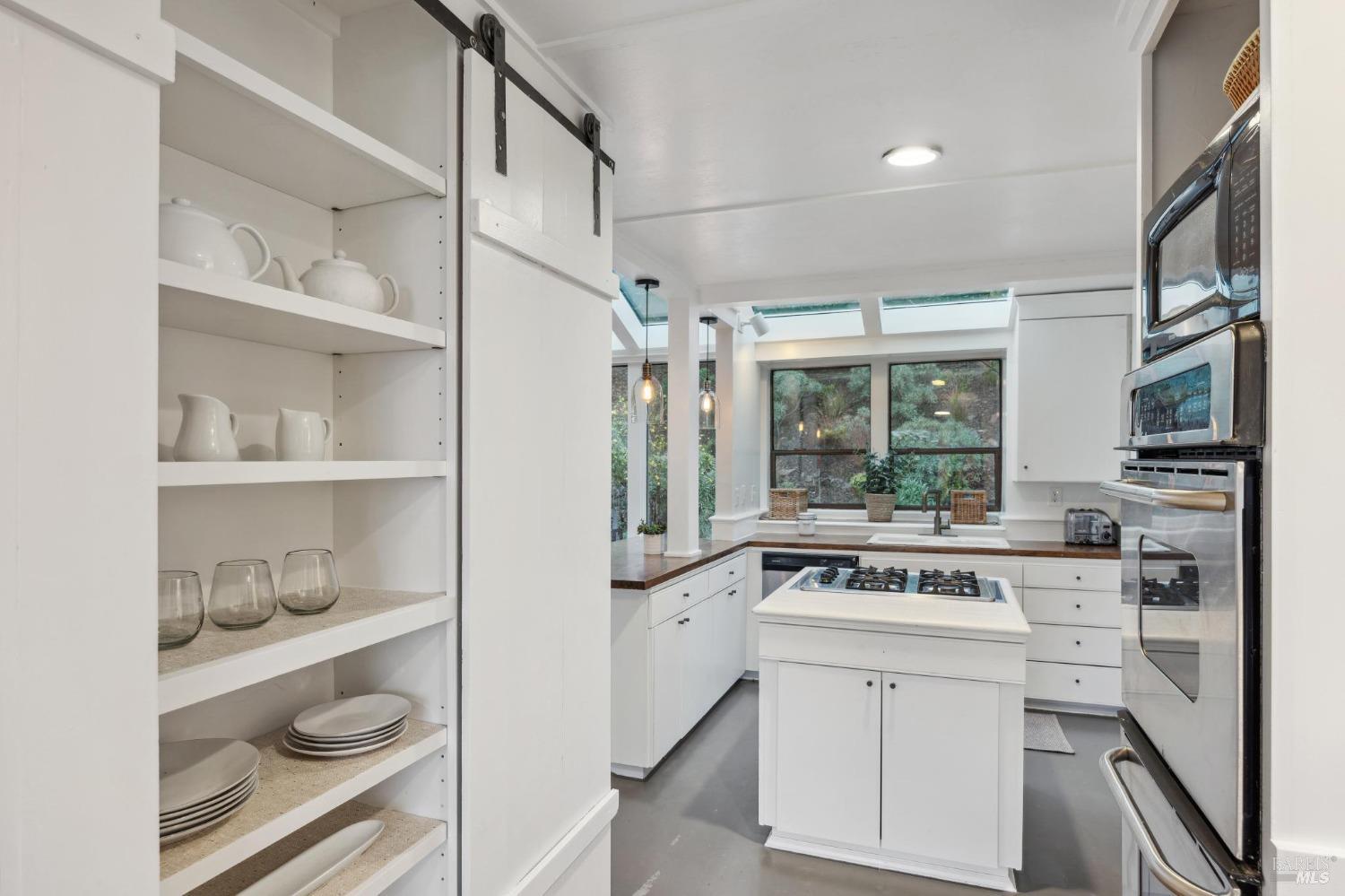 Detail Gallery Image 15 of 67 For 7500 Panoramic Hwy, Stinson Beach,  CA 94970 - 3 Beds | 2 Baths