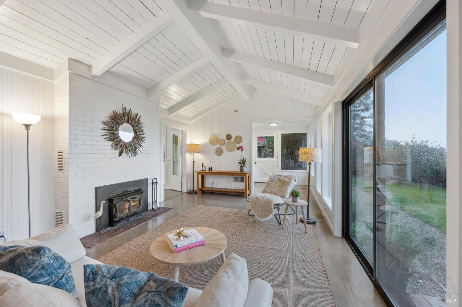 Detail Gallery Image 11 of 67 For 7500 Panoramic Hwy, Stinson Beach,  CA 94970 - 3 Beds | 2 Baths