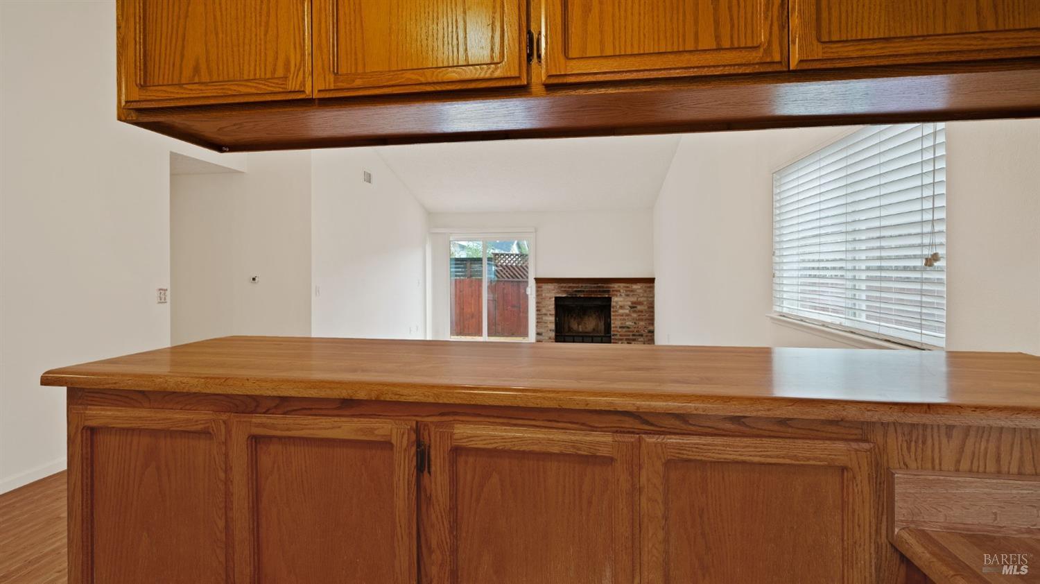 Detail Gallery Image 12 of 34 For 214 Hummingbird Ct, Healdsburg,  CA 95448 - 3 Beds | 2 Baths