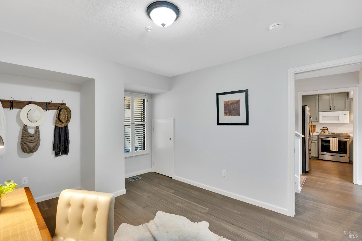 Detail Gallery Image 23 of 82 For 13 Fountain Grove Cir, Napa,  CA 94558 - 3 Beds | 2/1 Baths