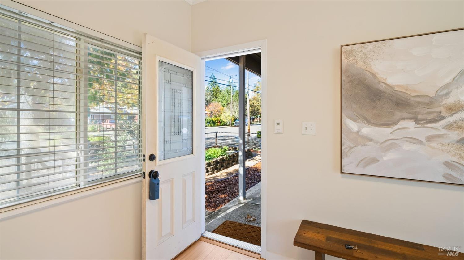 Detail Gallery Image 4 of 48 For 304 N Jefferson St, Cloverdale,  CA 95425 - 4 Beds | 2 Baths