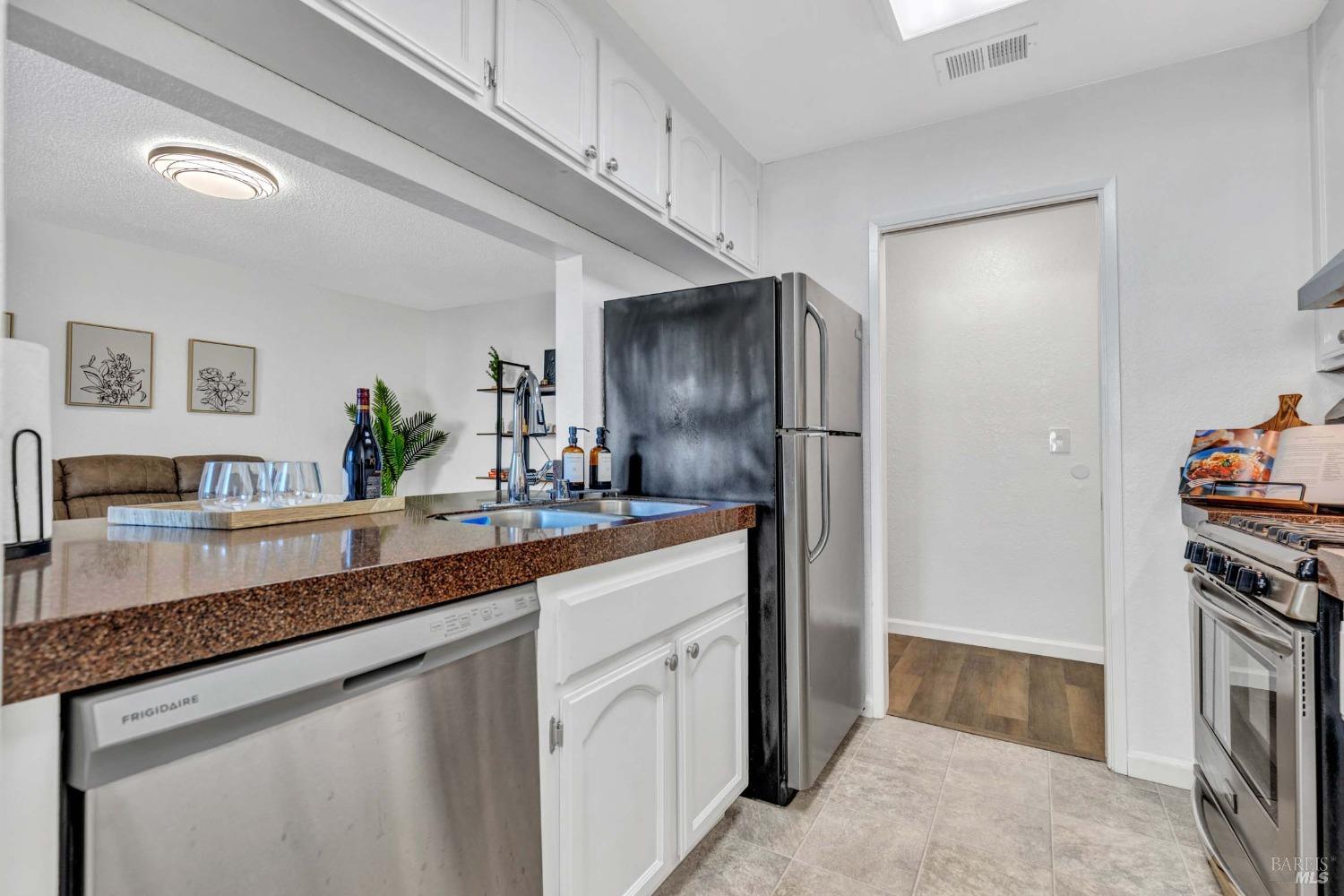 Detail Gallery Image 7 of 19 For 225 Pennsylvania Ave #C5,  Fairfield,  CA 94533 - 2 Beds | 2 Baths