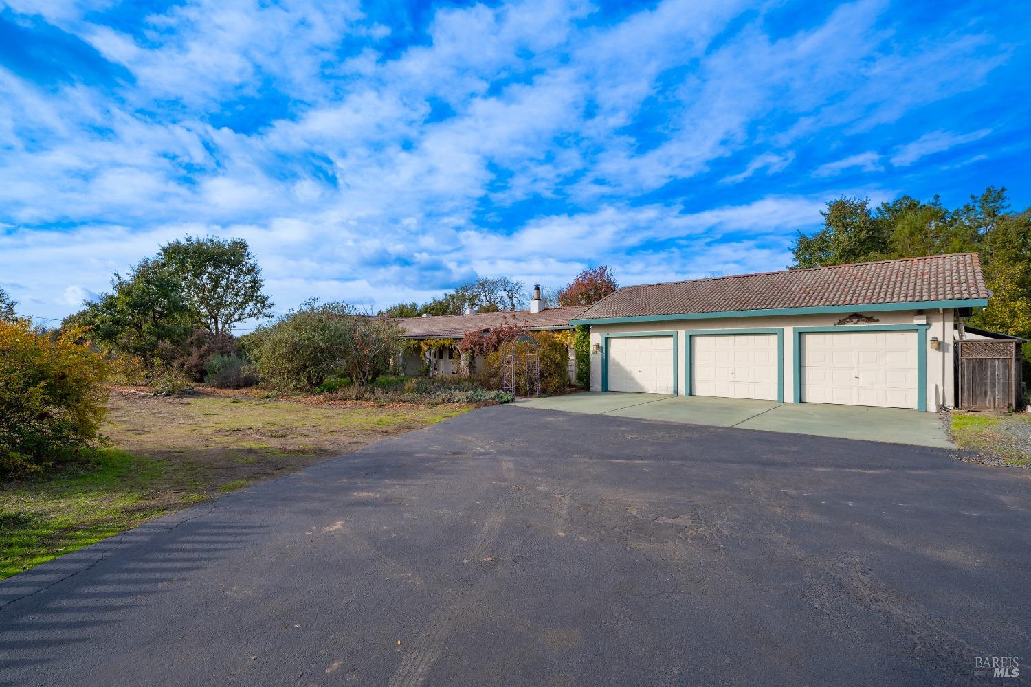 Detail Gallery Image 3 of 91 For 5625 Occidental Rd, Santa Rosa,  CA 95401 - 3 Beds | 2/1 Baths